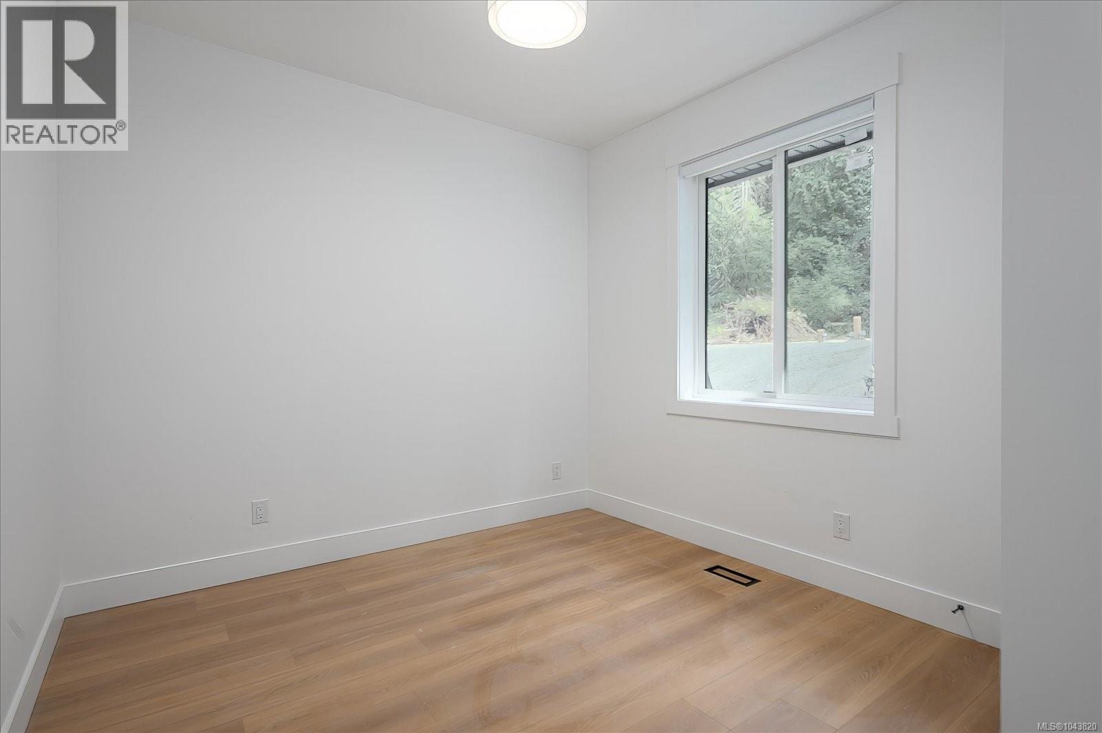 8019 Ridge Rd - 30