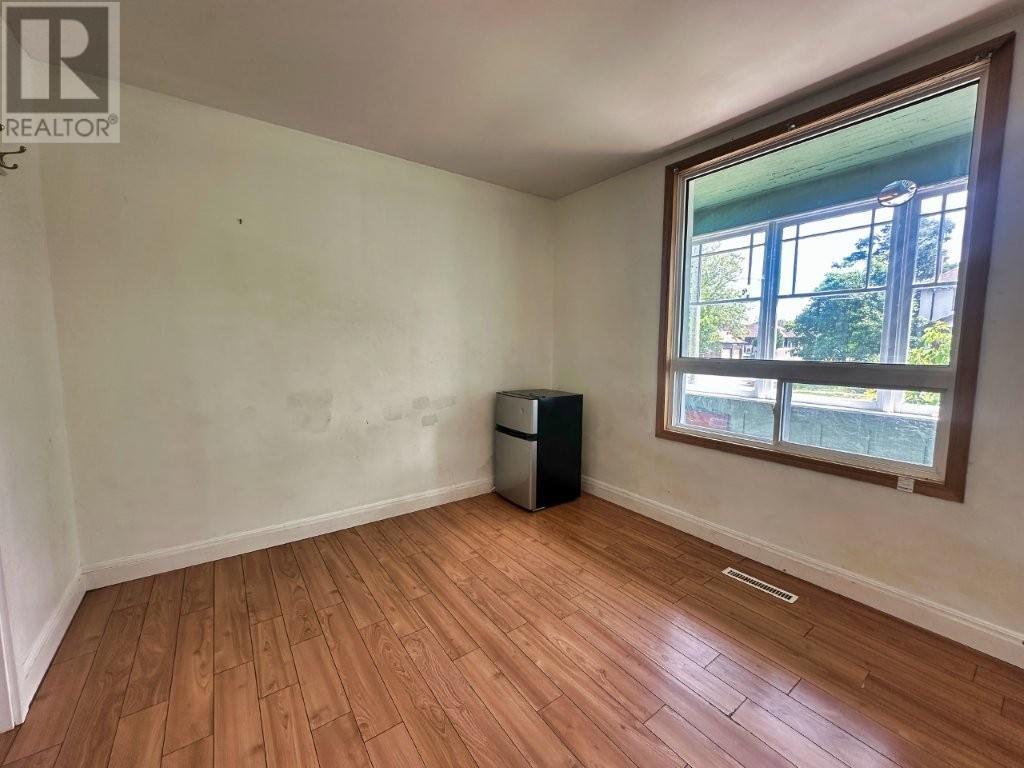241 Syndicate Ave N - 17