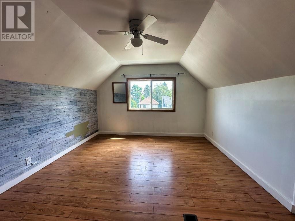 241 Syndicate Ave N - 35
