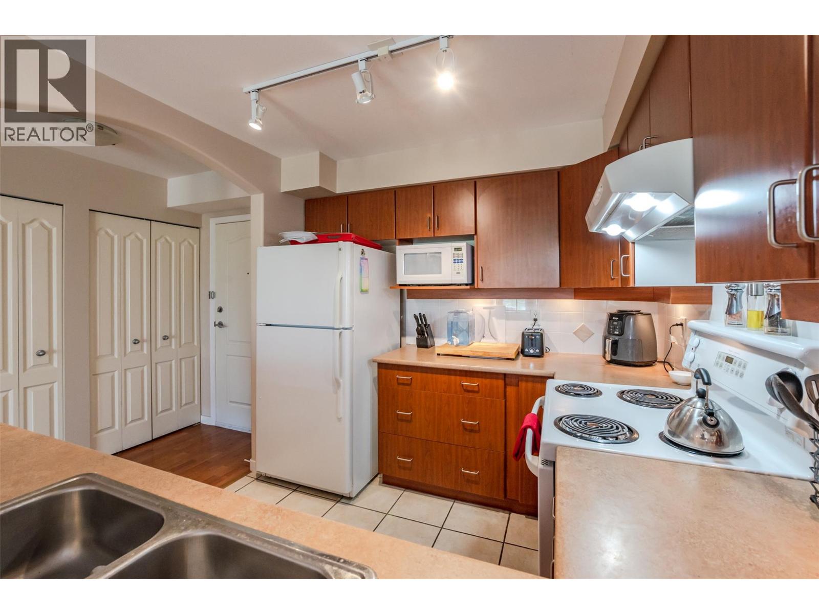 #404 7600 COTTONWOOD Drive - 12