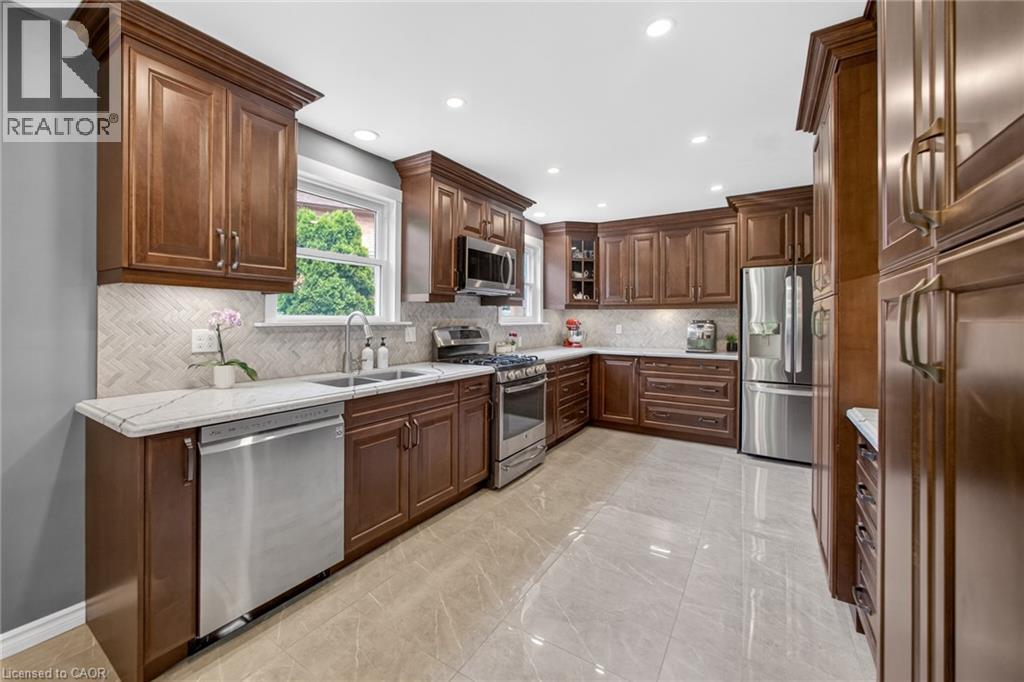43 PURITAN Court - 16