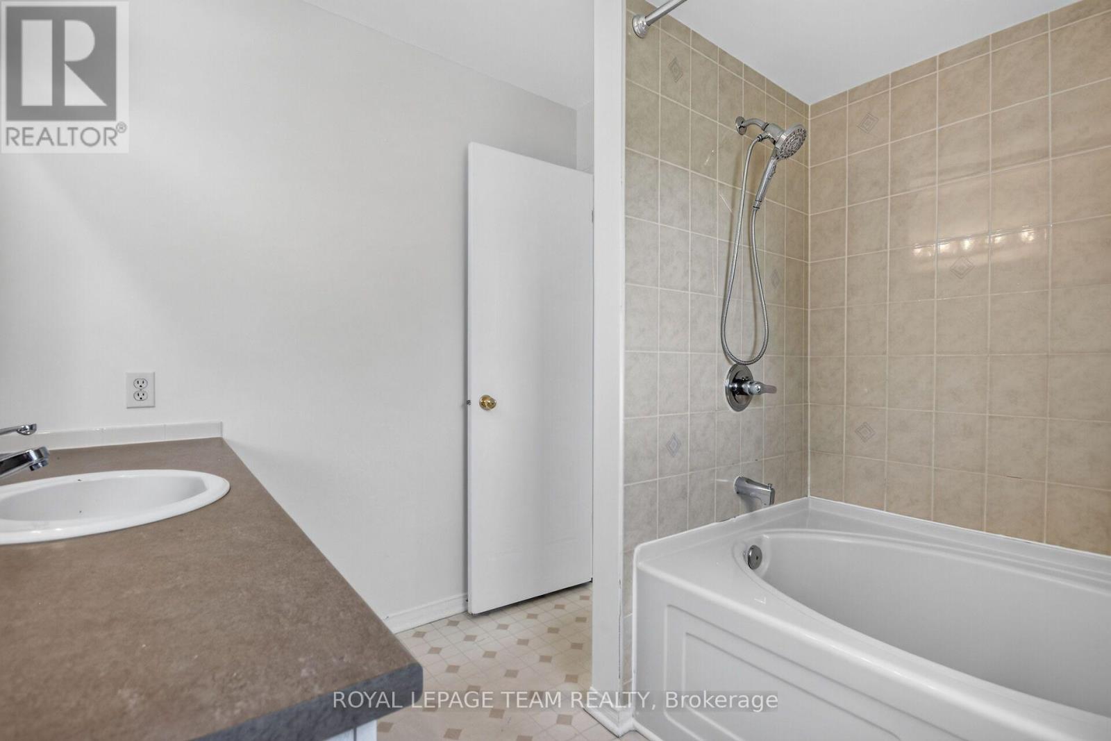 3 Bed, 3 Bath House for Sale in Ottawa – 32 VISTAPOINTE DRIVE, Ottawa – MLS# X13589738 - Image 43
