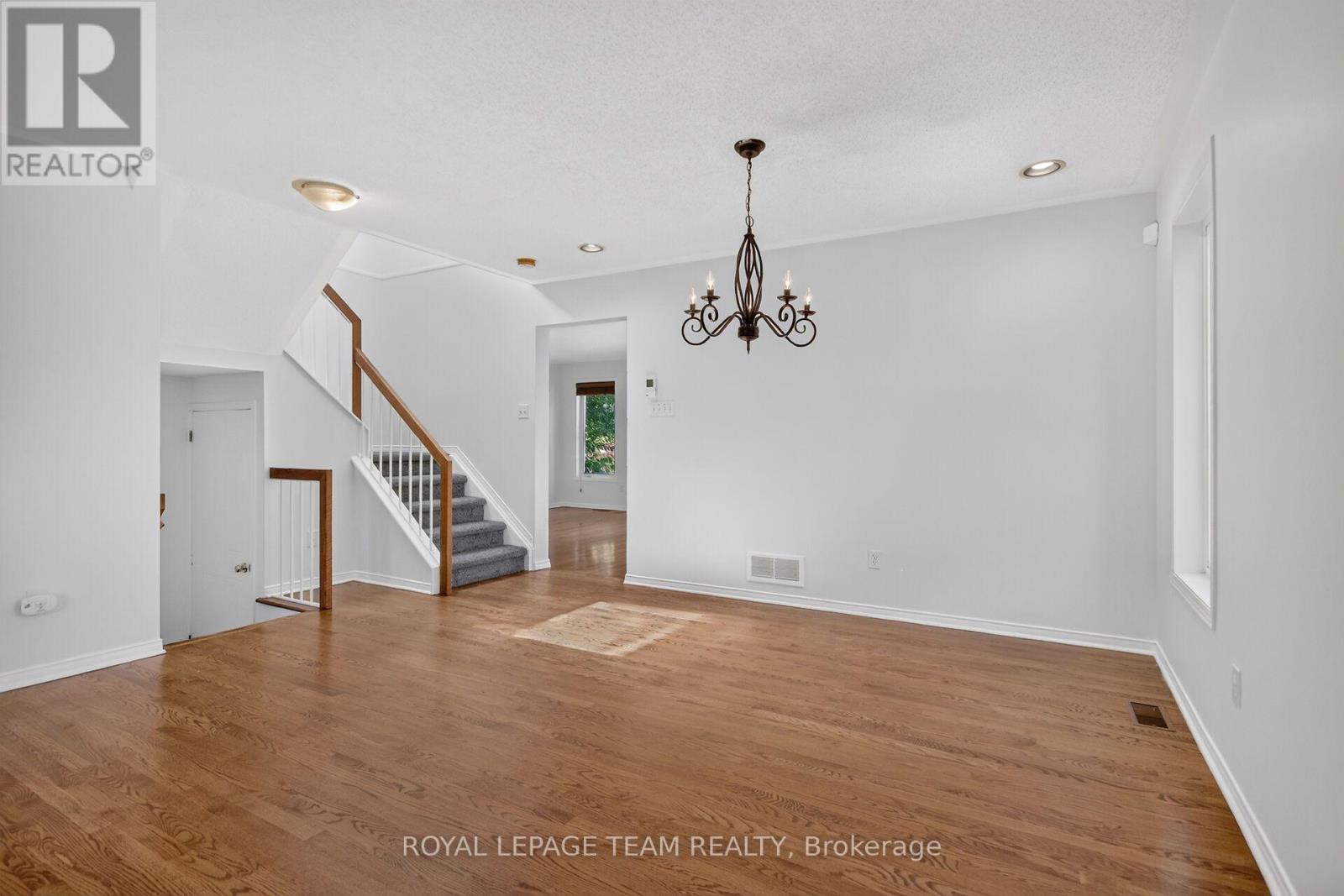 3 Bed, 3 Bath House for Sale in Ottawa – 32 VISTAPOINTE DRIVE, Ottawa – MLS# X13589738 - Image 15