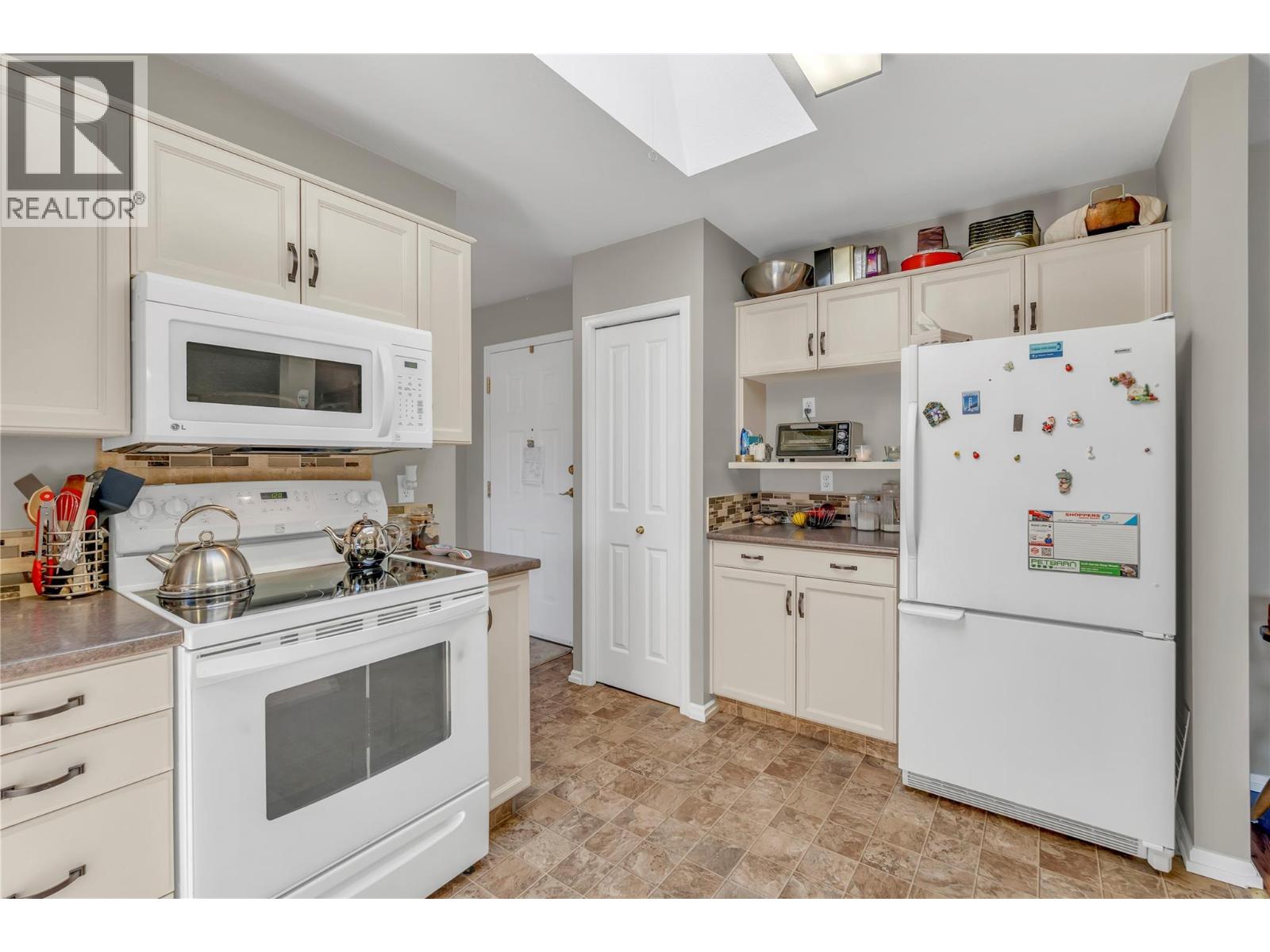 #306 8907 Pineo Court - 10