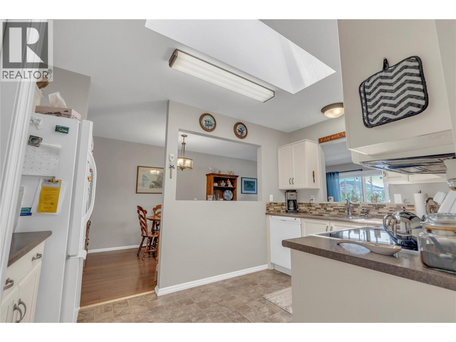 #306 8907 Pineo Court - 22