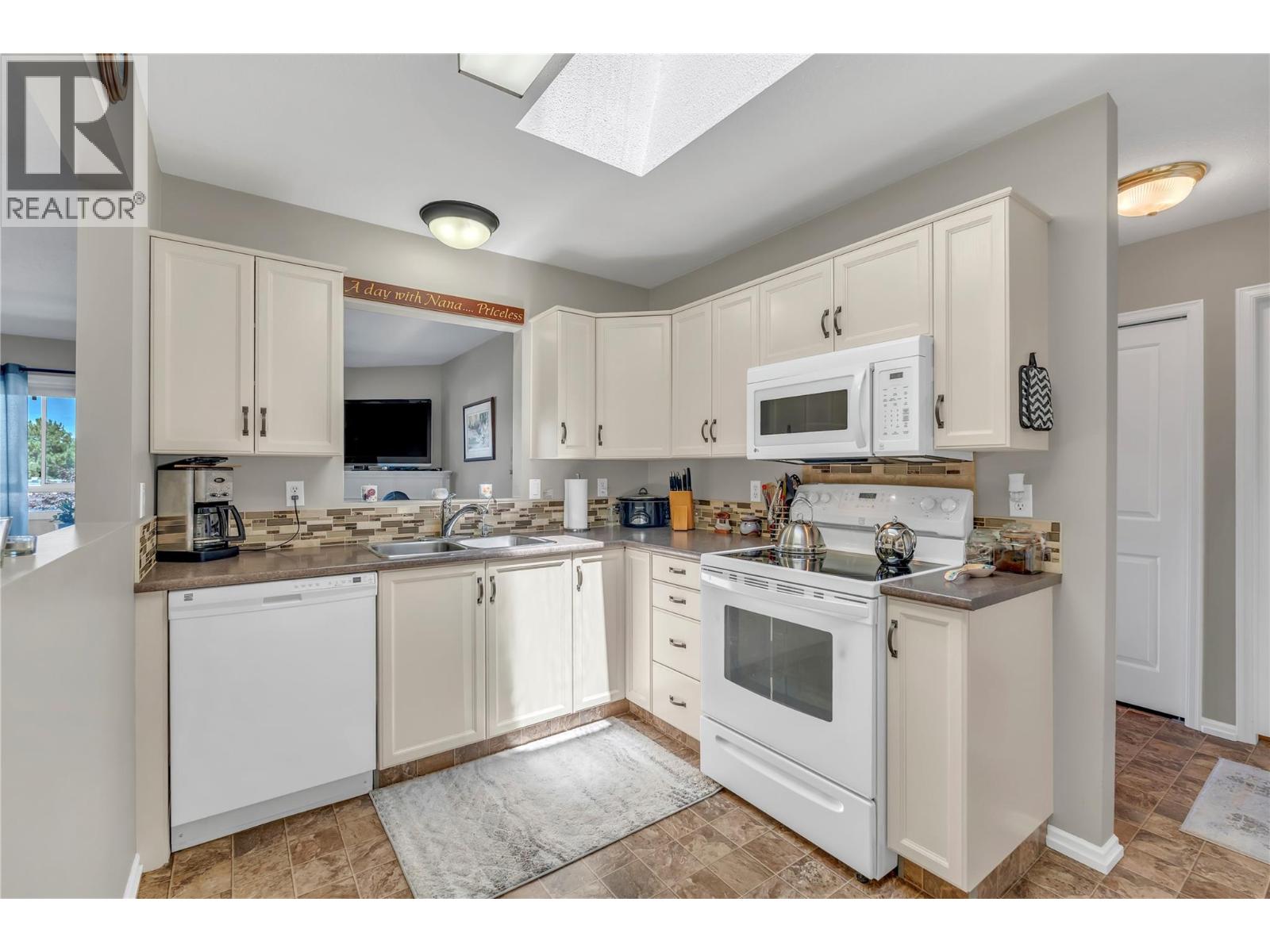 #306 8907 Pineo Court - 6