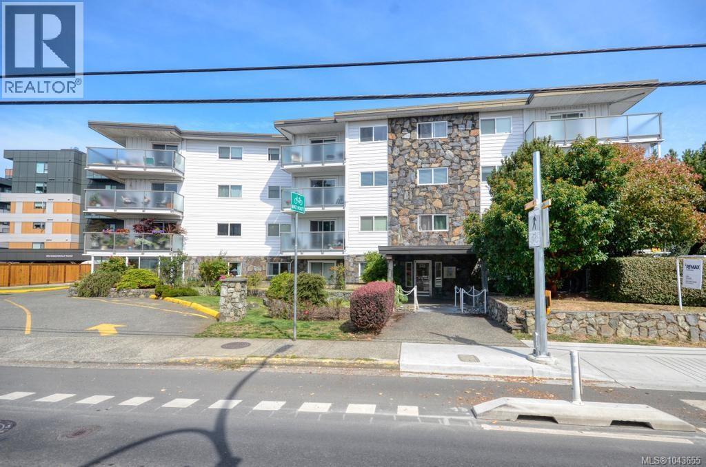 #312 848 Esquimalt Rd - 1
