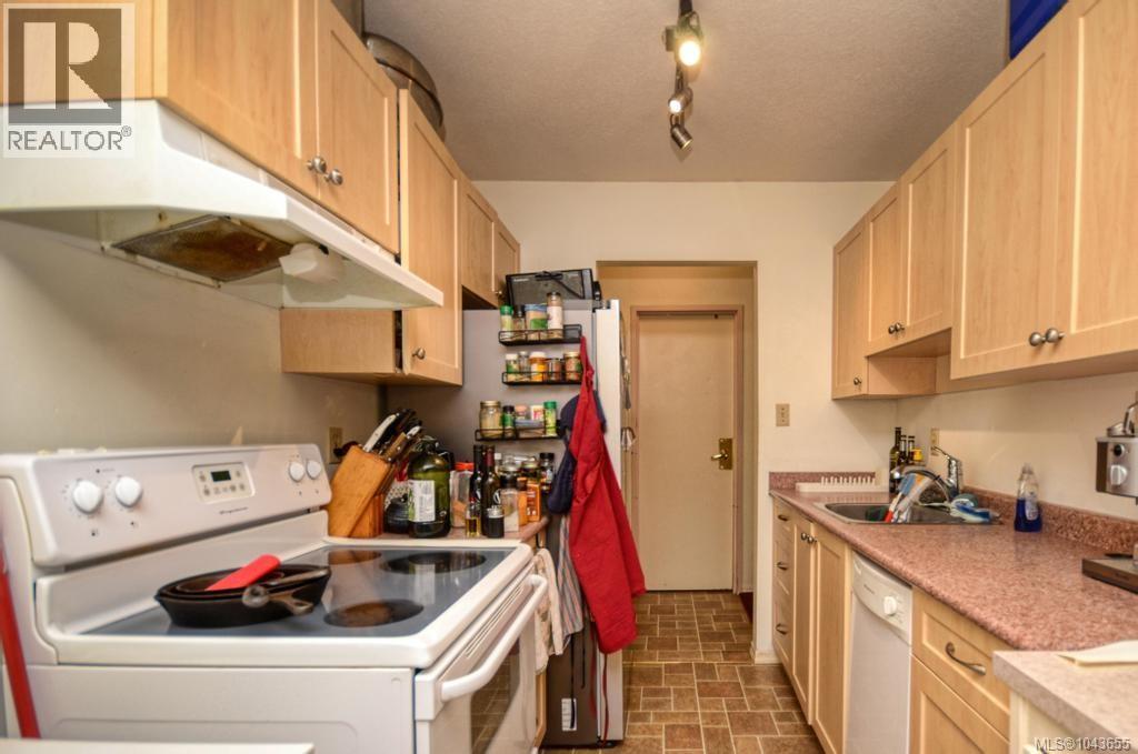 #312 848 Esquimalt Rd - 11