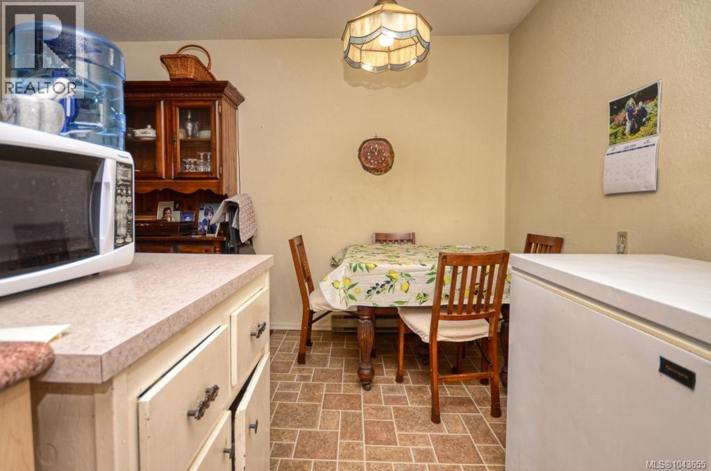 #312 848 Esquimalt Rd - 12