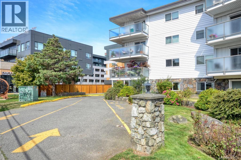 #312 848 Esquimalt Rd - 29