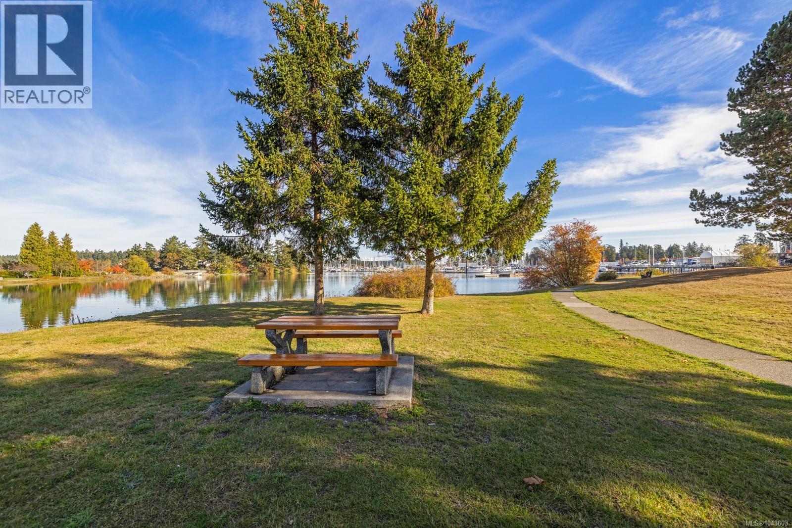 11 10070 Fifth Street, Sidney