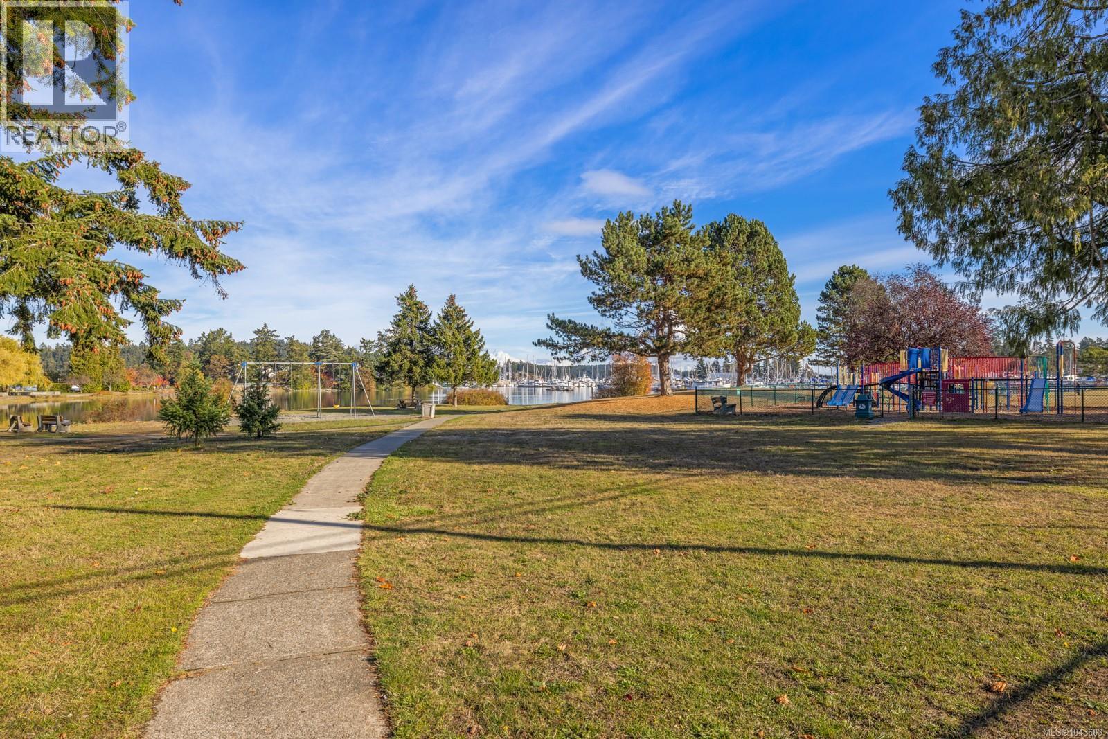 11 10070 Fifth Street, Sidney