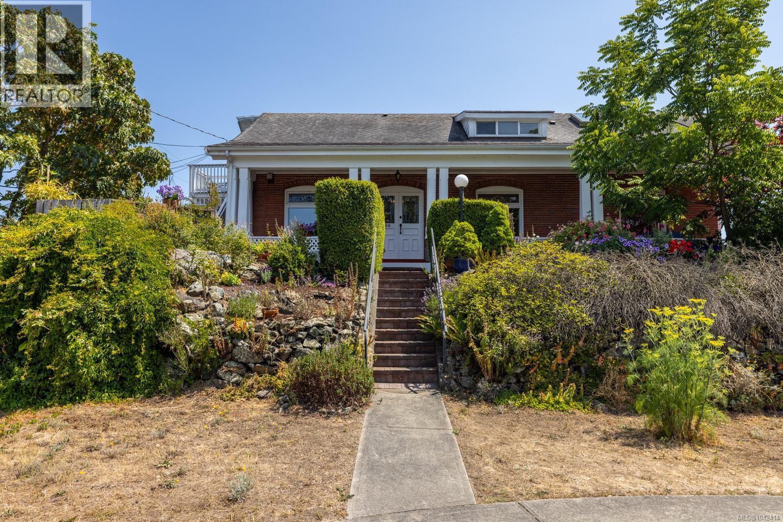 609 Mary St - 1