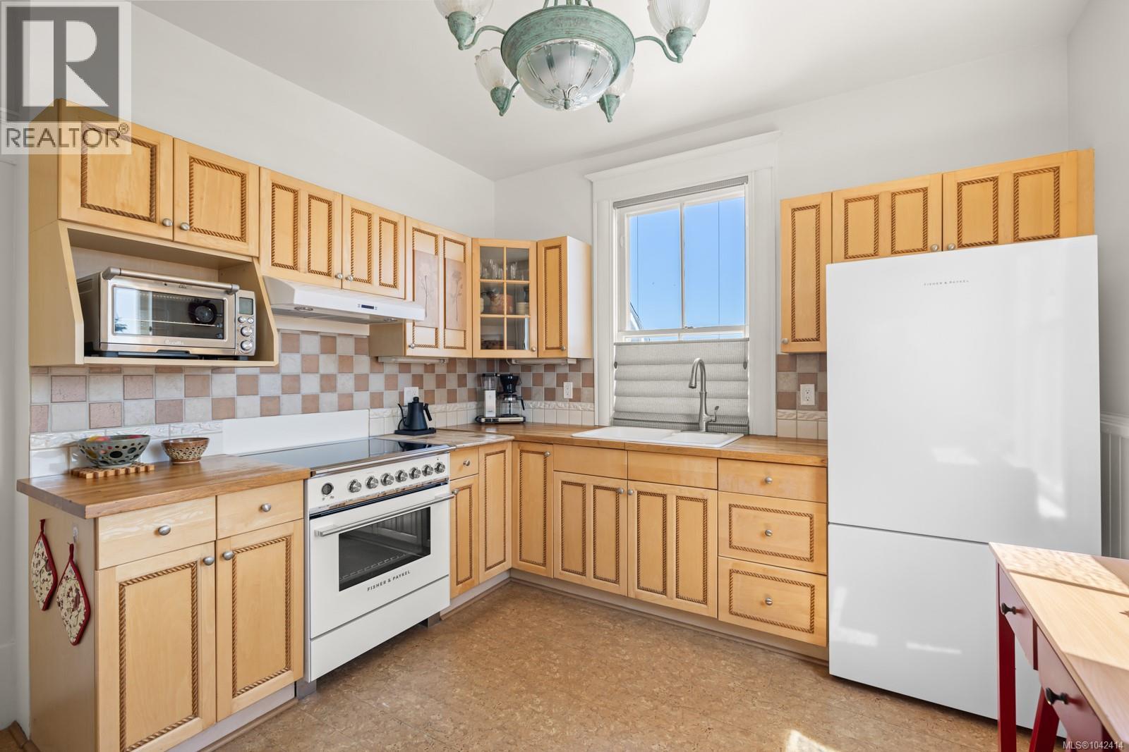 609 Mary St - 12
