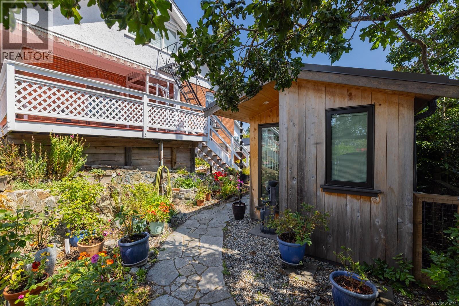 609 Mary St - 34