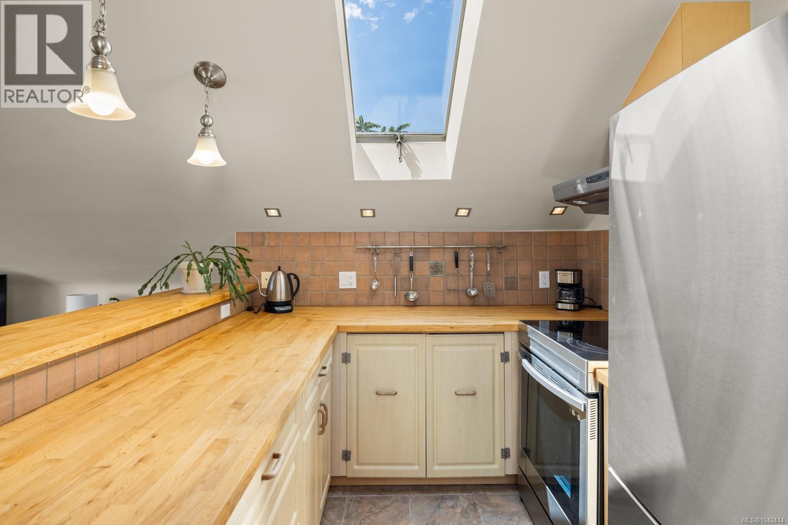 609 Mary St - 52