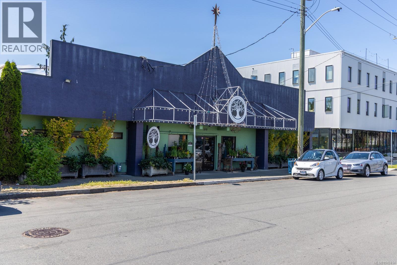 609 Mary St - 65