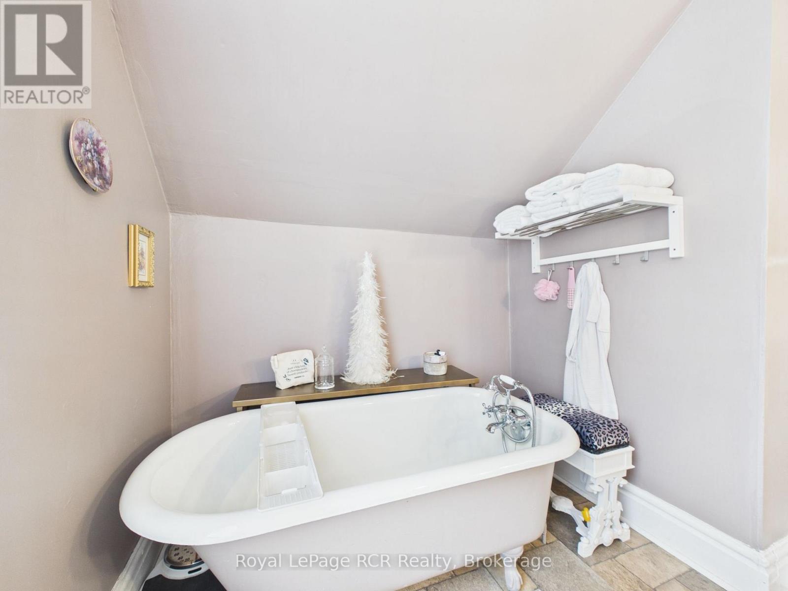 338 MINNIE STREET - 26