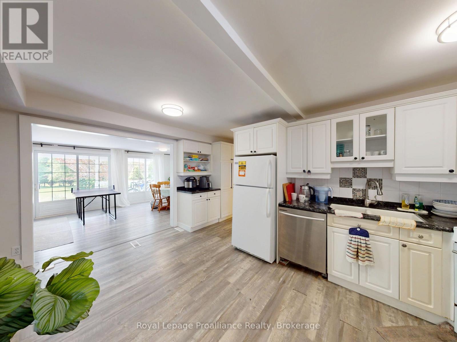136 MACDONALD AVENUE - 12