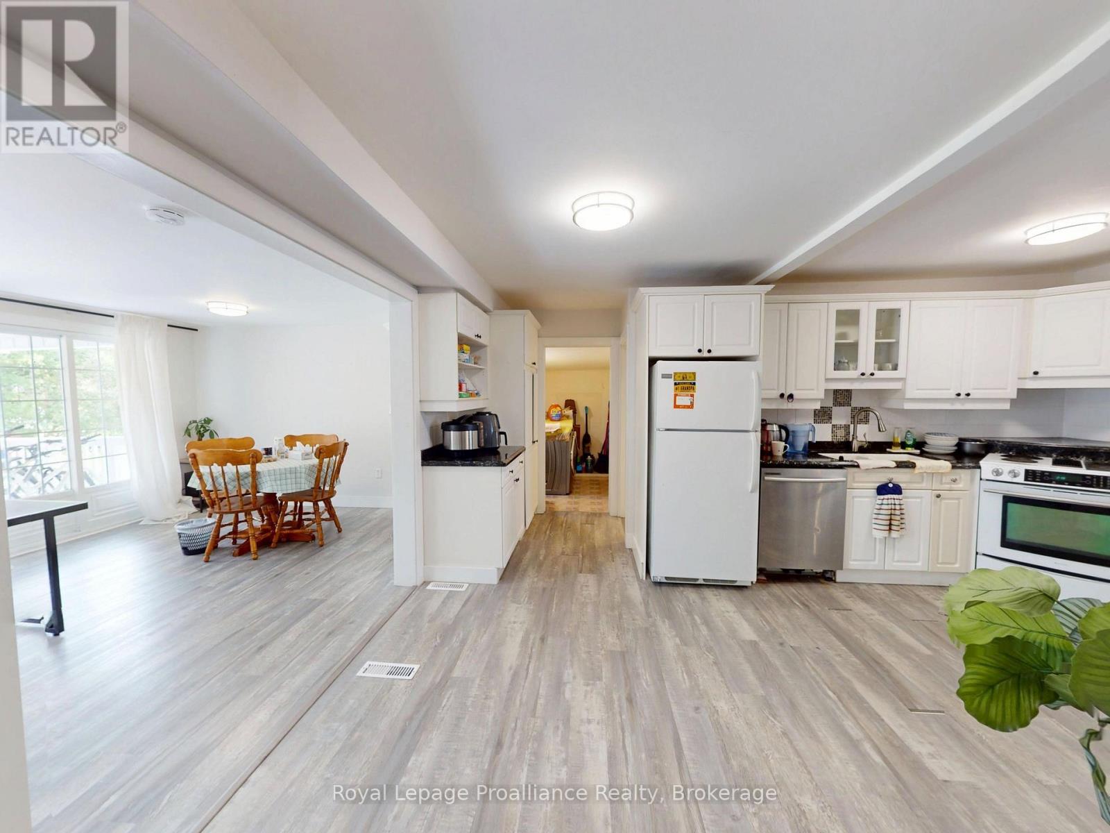 136 MACDONALD AVENUE - 18