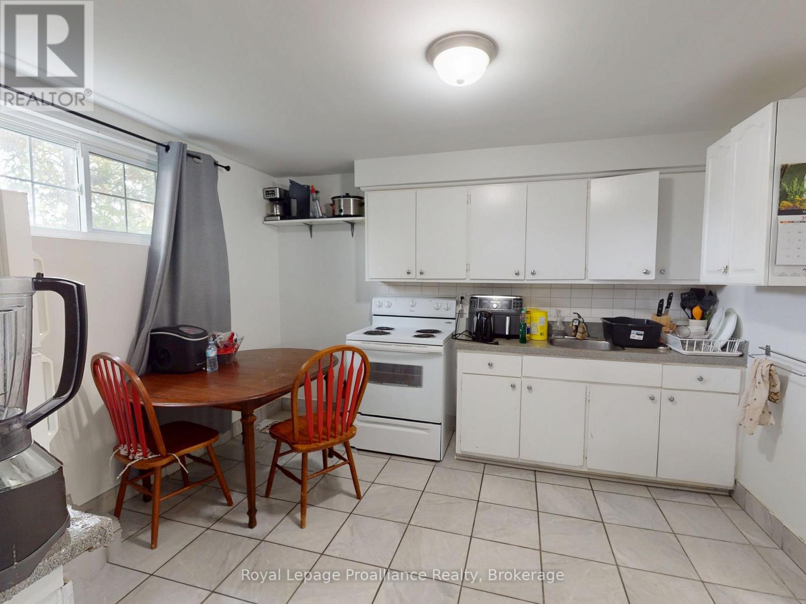 136 MACDONALD AVENUE - 27