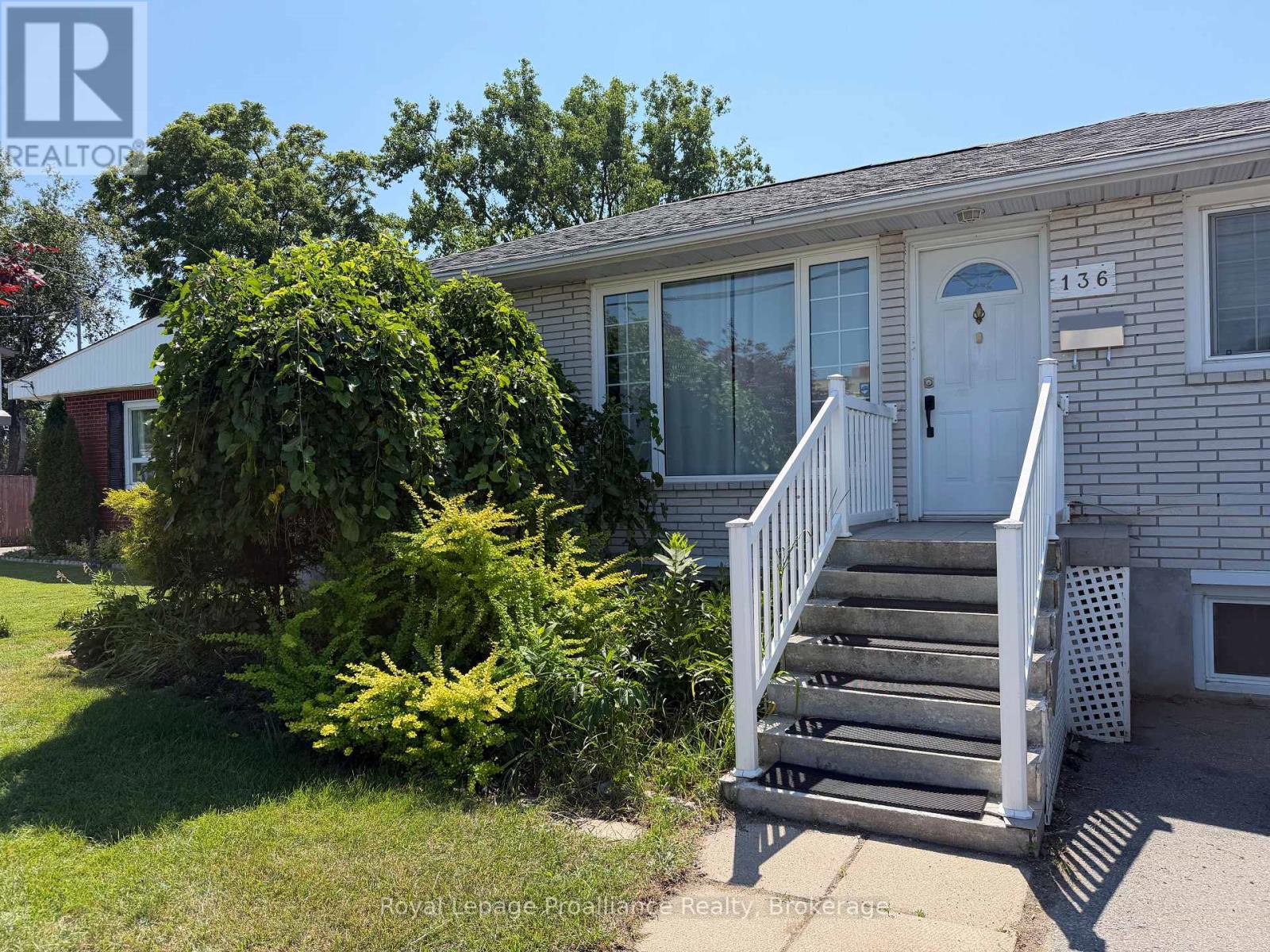 136 MACDONALD AVENUE - 3