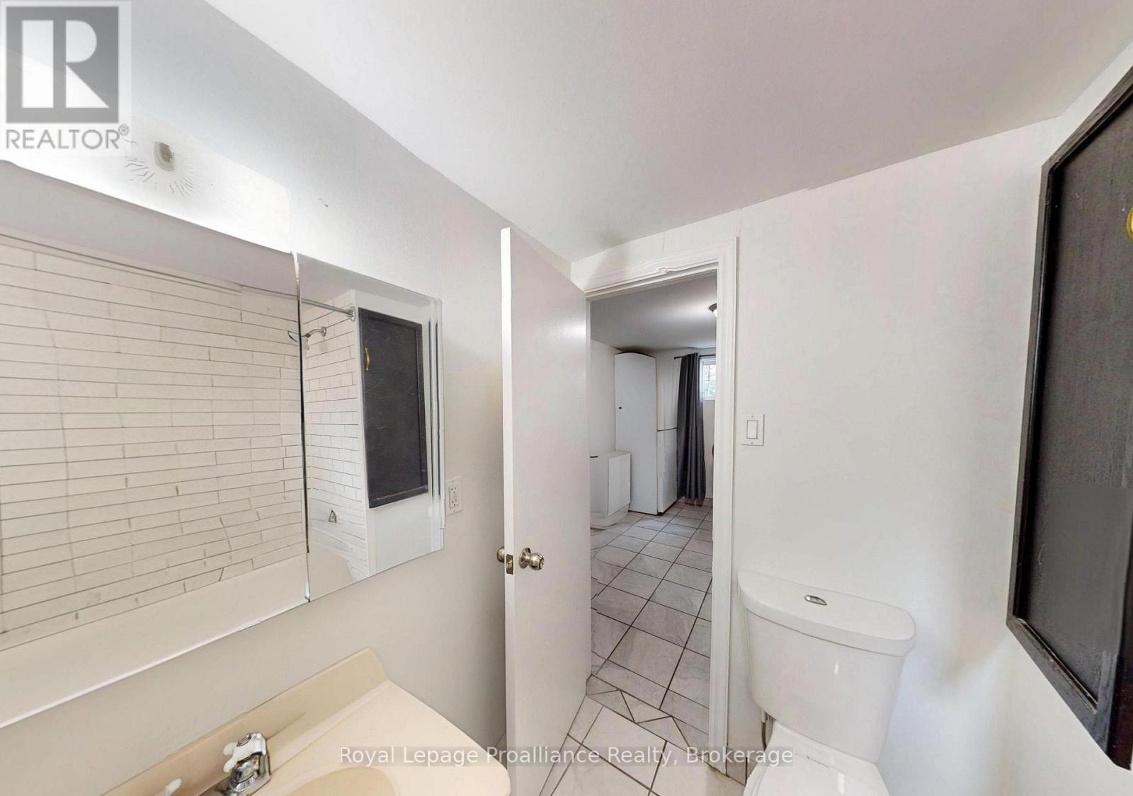 136 MACDONALD AVENUE - 32