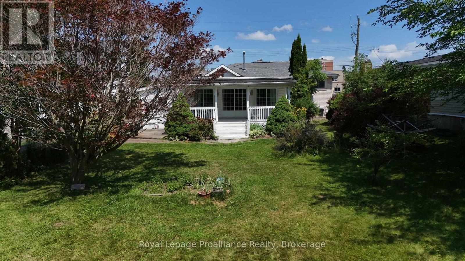 136 MACDONALD AVENUE - 36