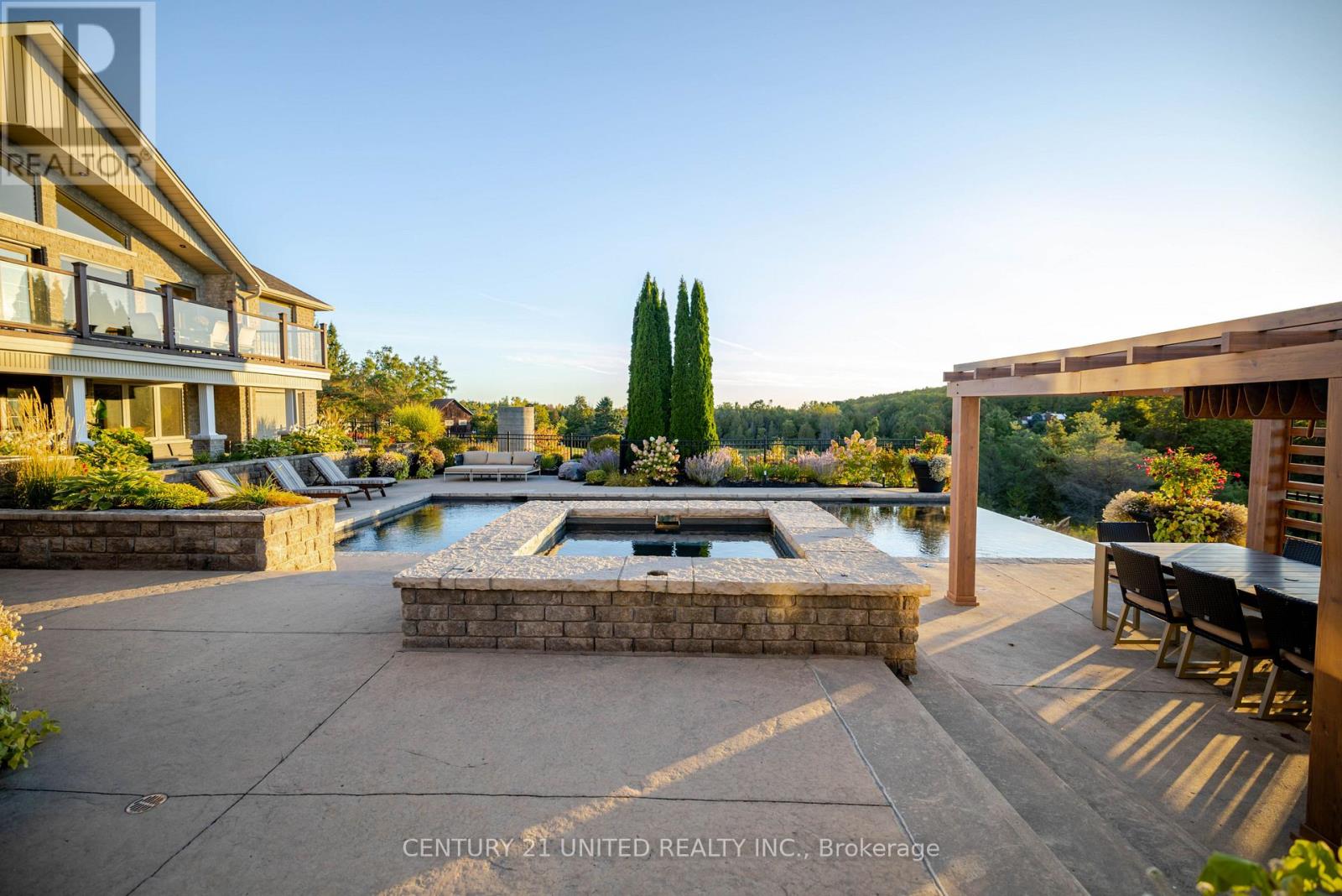 7 MAPLEHILL DRIVE - 41