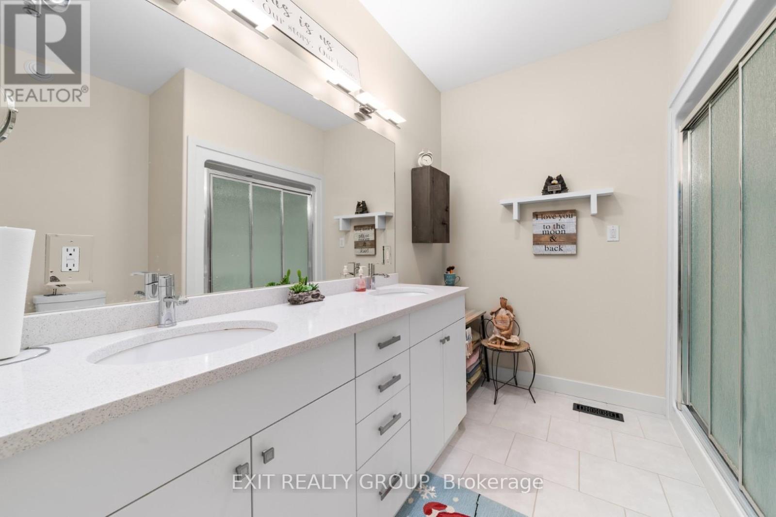 52 ALETHA DRIVE - 18