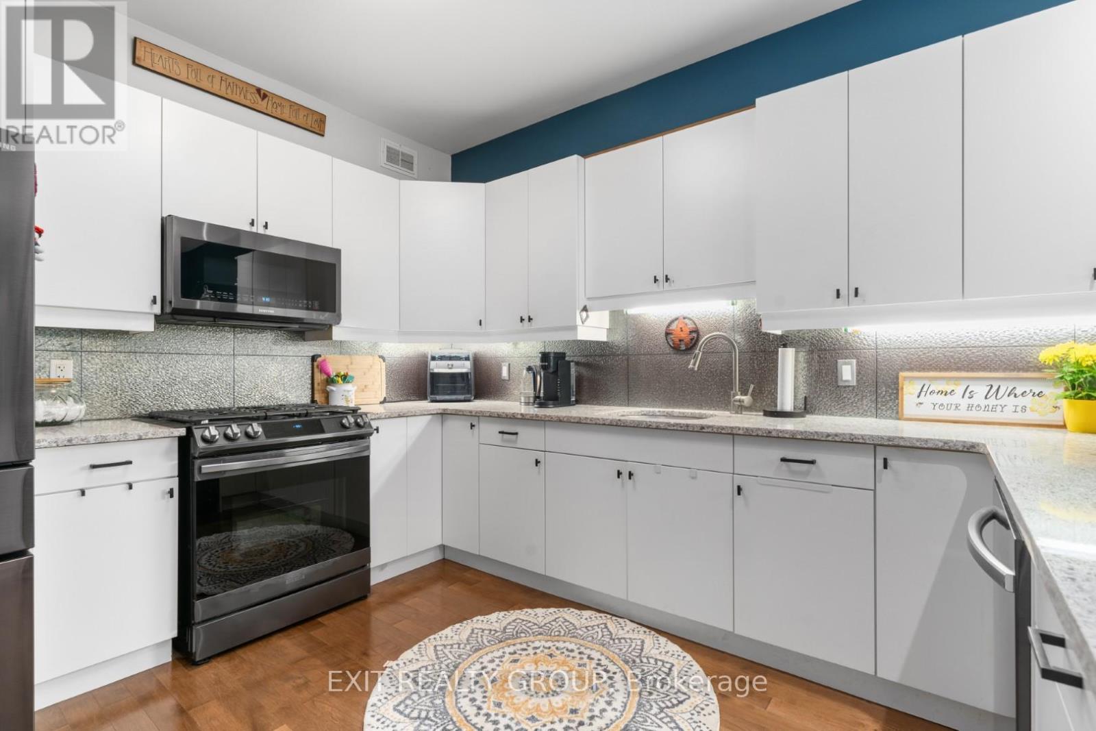 52 ALETHA DRIVE - 23