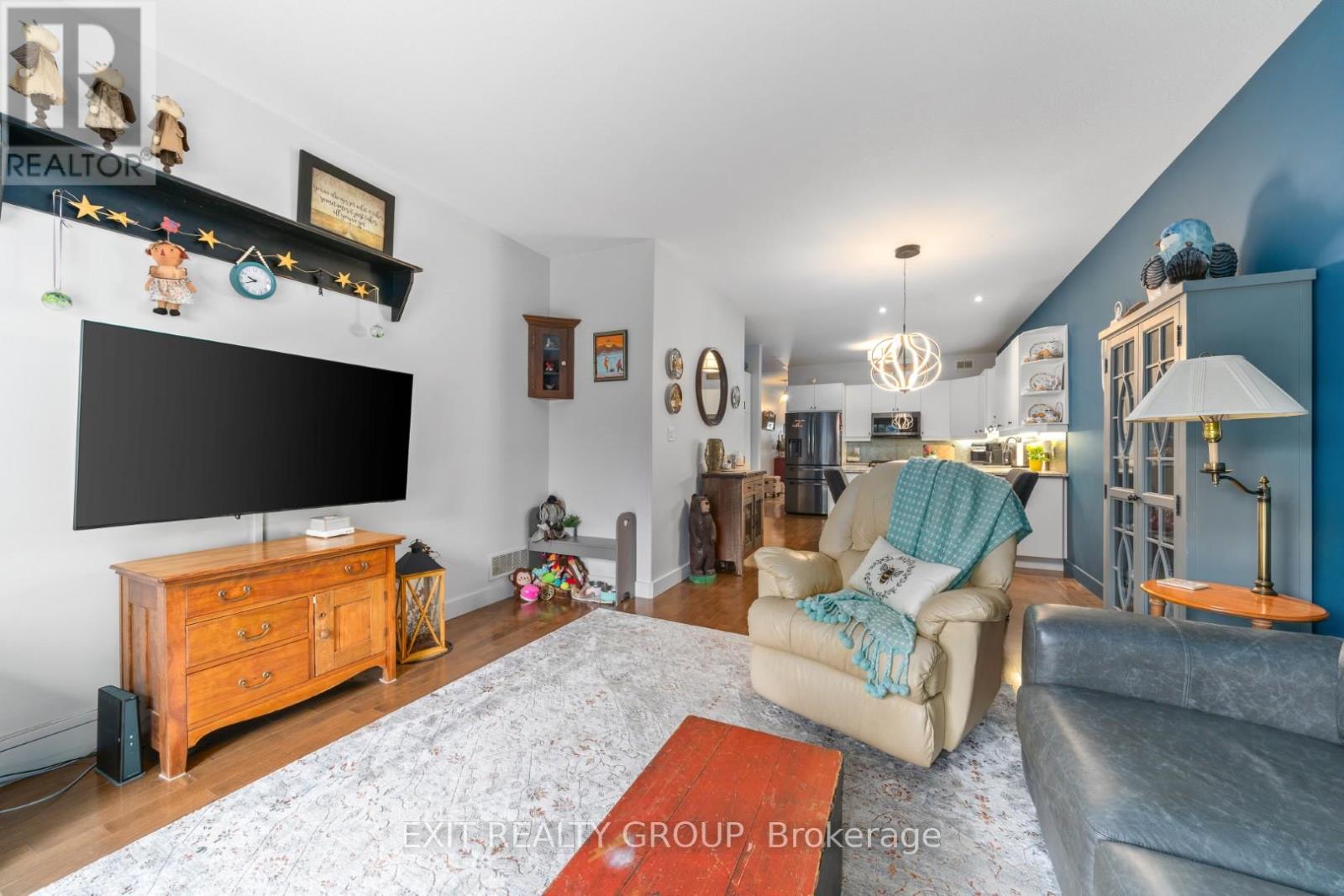 52 ALETHA DRIVE - 33