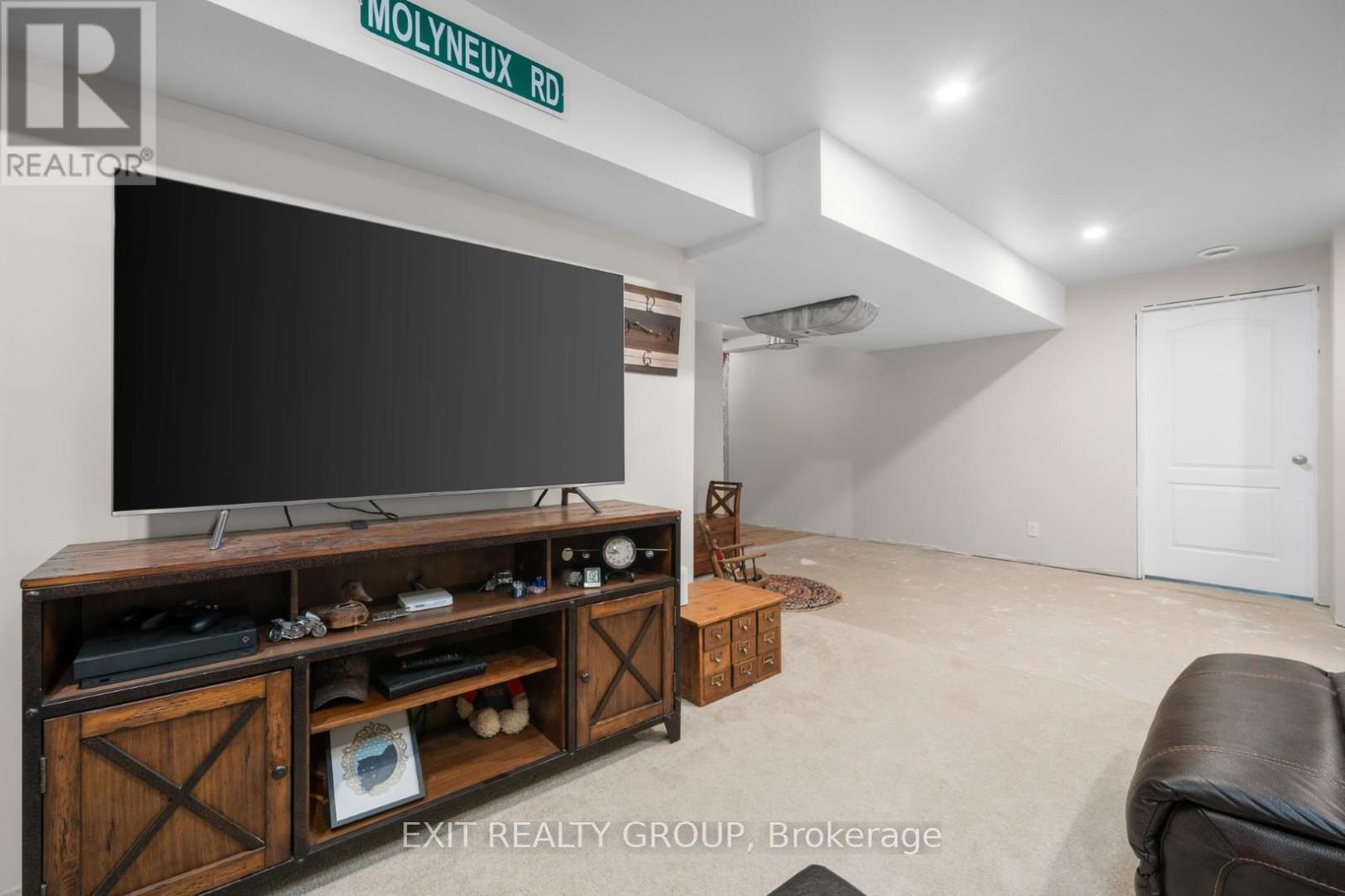 52 ALETHA DRIVE - 35