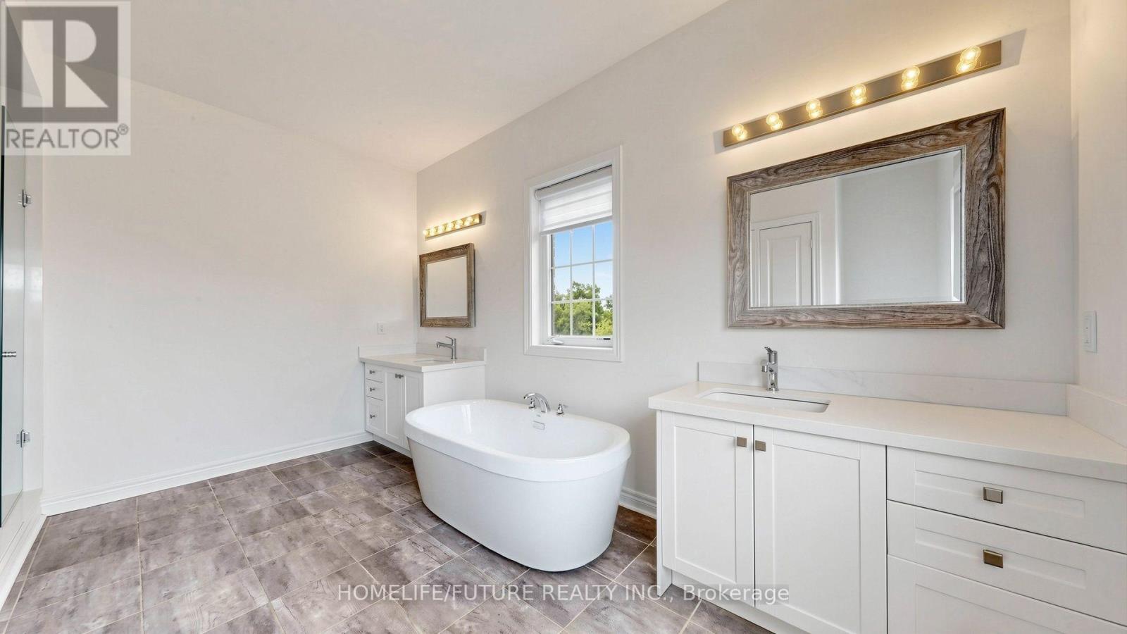 18 KEN BETZ COURT - 35