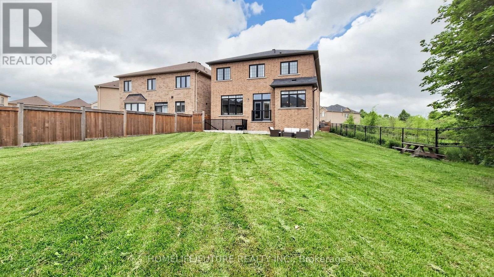 18 KEN BETZ COURT - 48