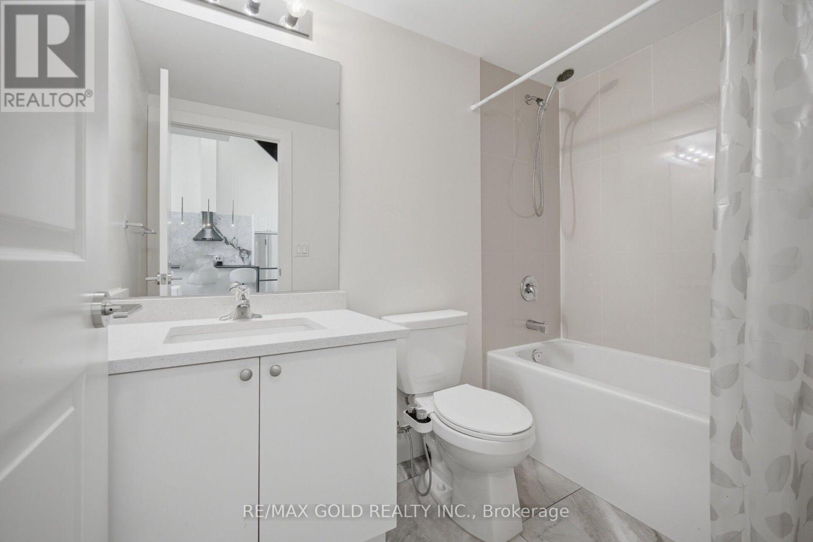 #111 65 YORKLAND BOULEVARD - 21