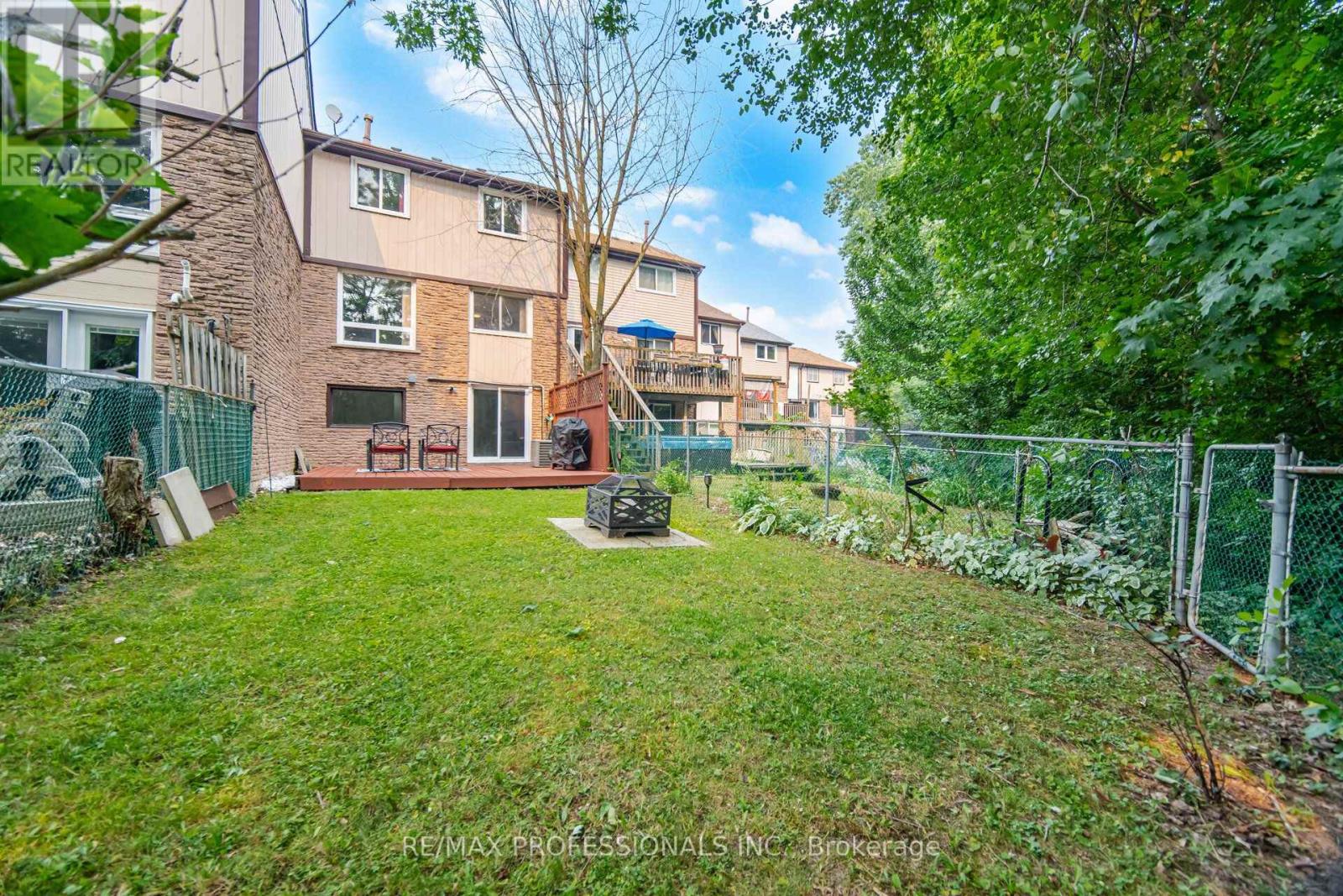 22 PONTIAC COURT - 39