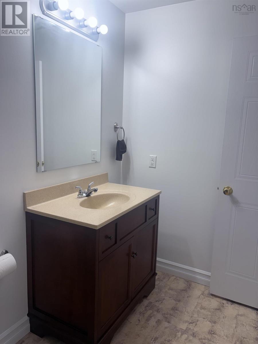#213 79 Collins Grove - 25