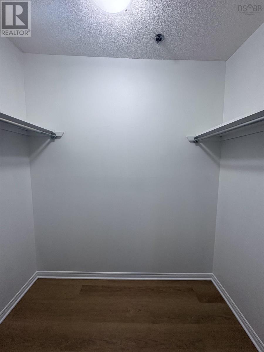 #213 79 Collins Grove - 22