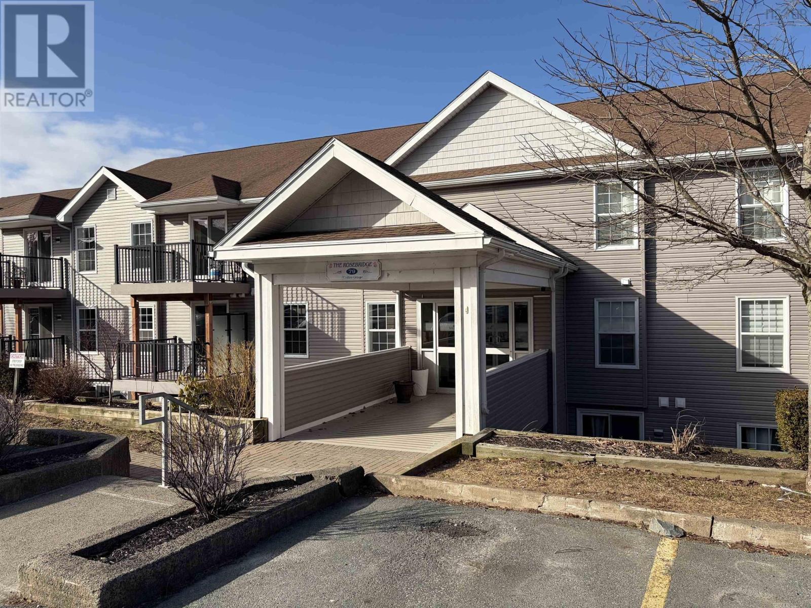 #213 79 Collins Grove - 11
