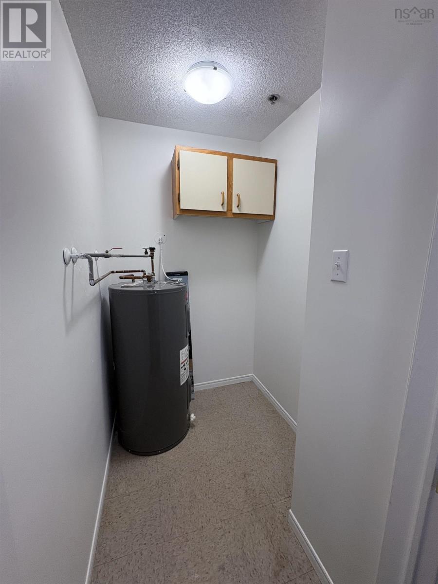 #213 79 Collins Grove - 28