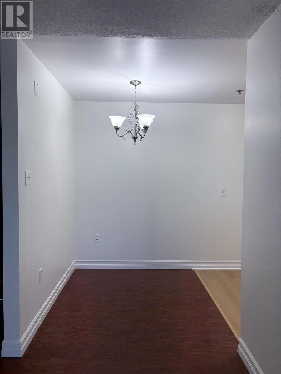 #213 79 Collins Grove - 9