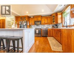 Living room/Fireplace - 440 Mersea Rd 21, Leamington, ON N0P2P0 Photo 11