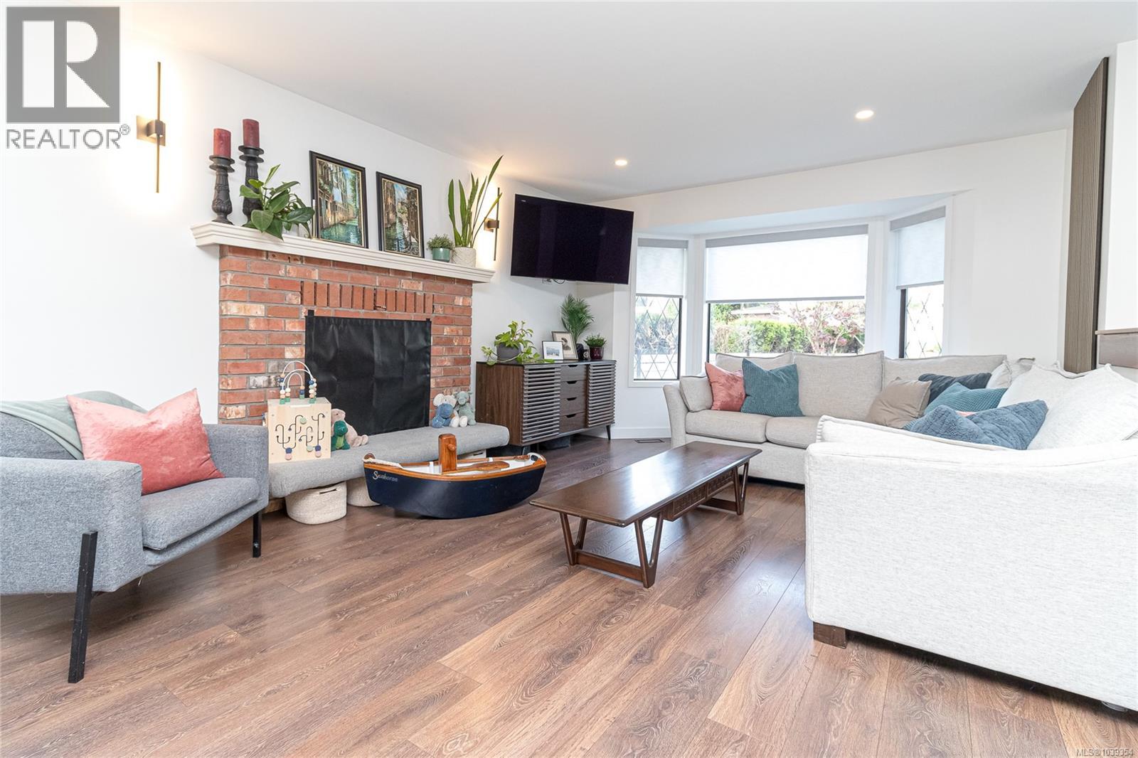 4035 Century Rd - 5