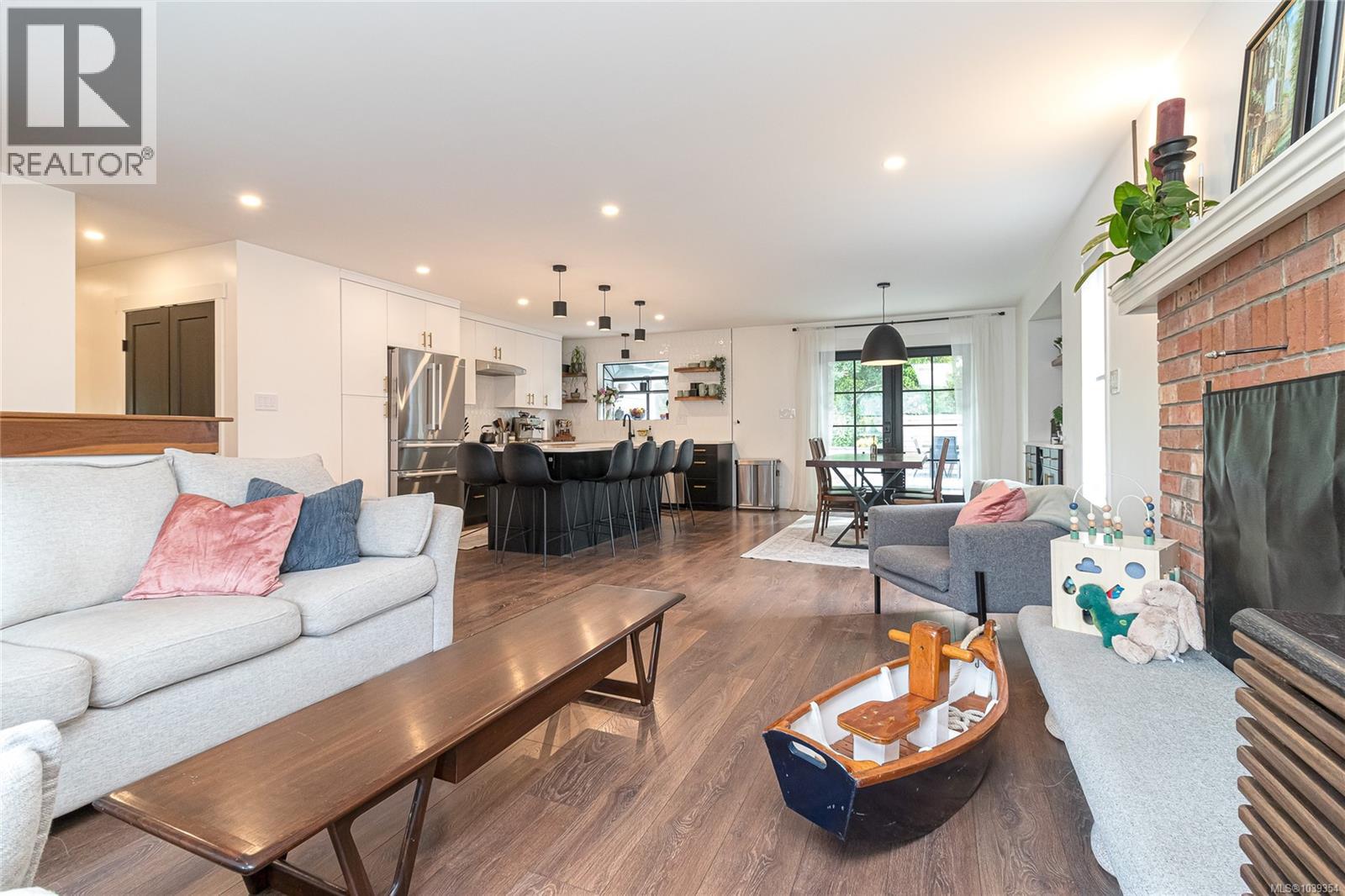 4035 Century Rd - 6