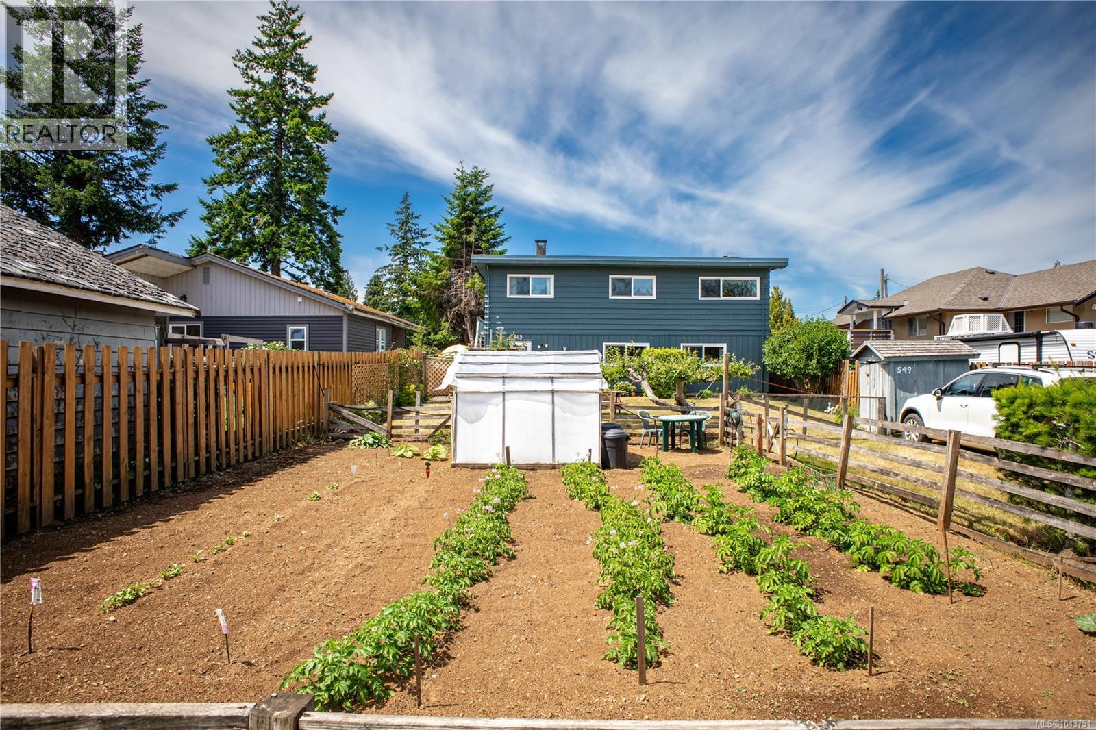 549 Dogwood St - 55