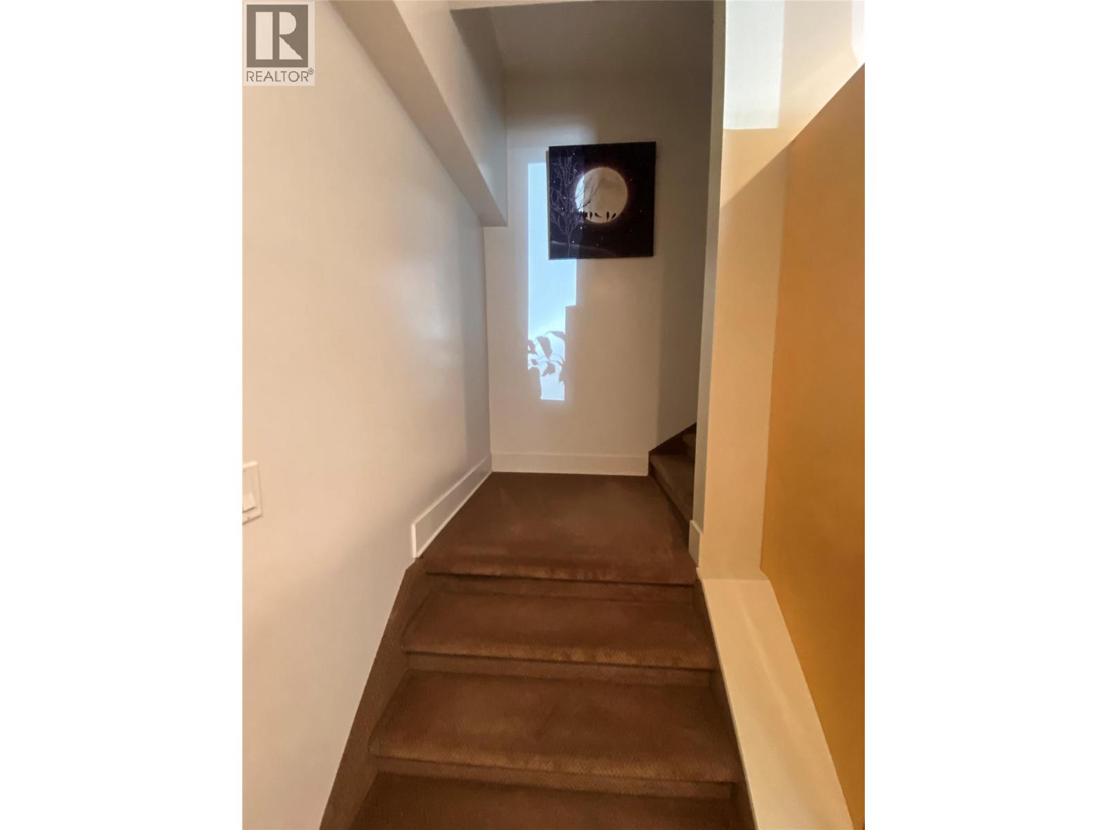 #4 912 Slocan Street - 13