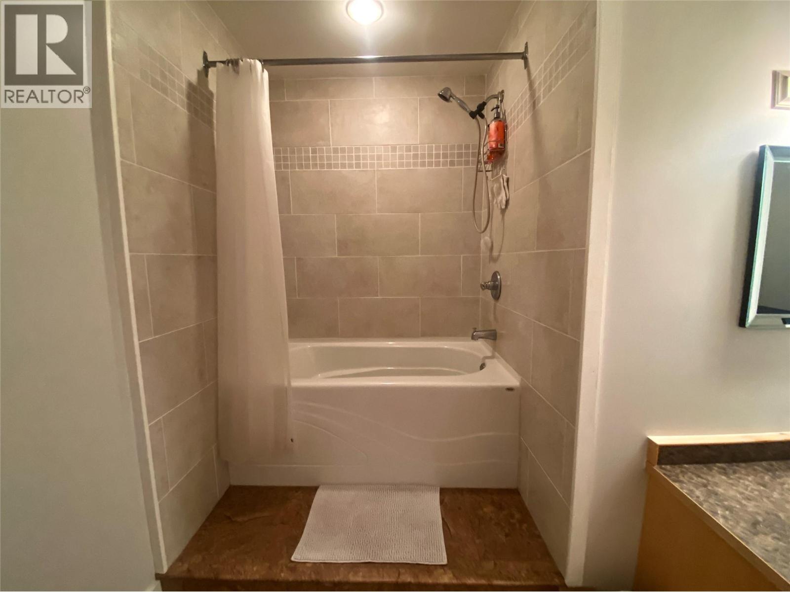 #4 912 Slocan Street - 15