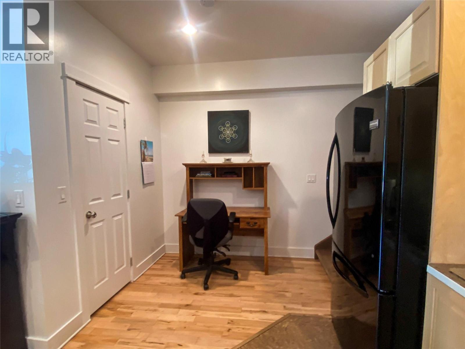 #4 912 Slocan Street - 10