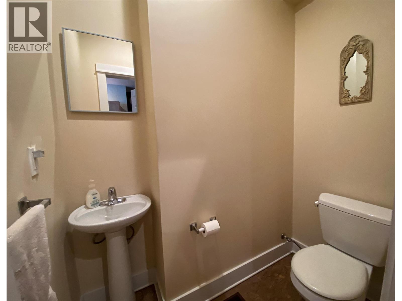 #4 912 Slocan Street - 11